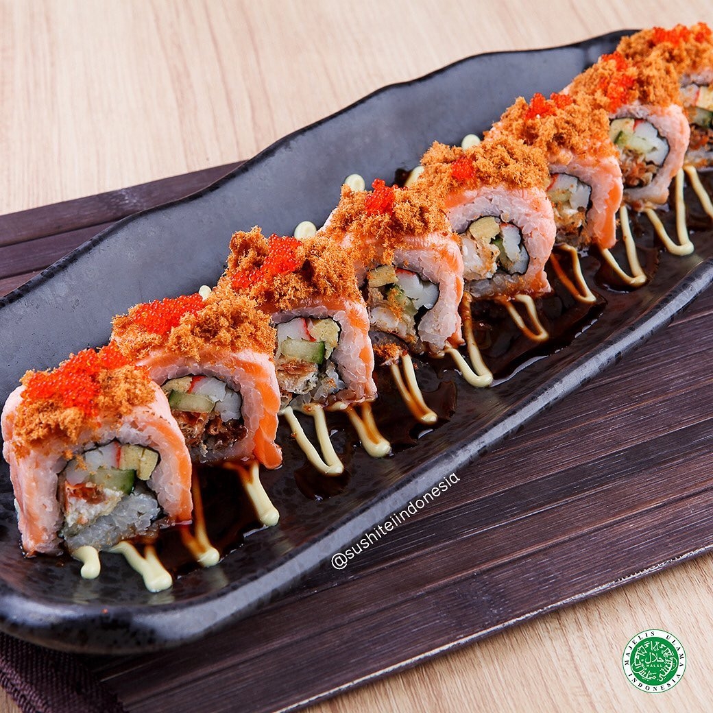 Aburi Salmon Roll