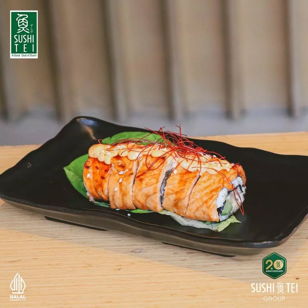 Salmon Kabayaki Roll