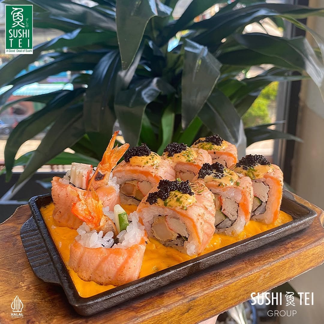 Salmon Melted Cheese Roll