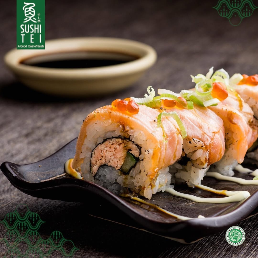 Salmon Oyako Roll